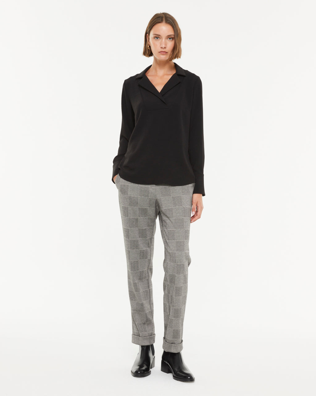 Blusa de mujer cuello solapa y manga larga