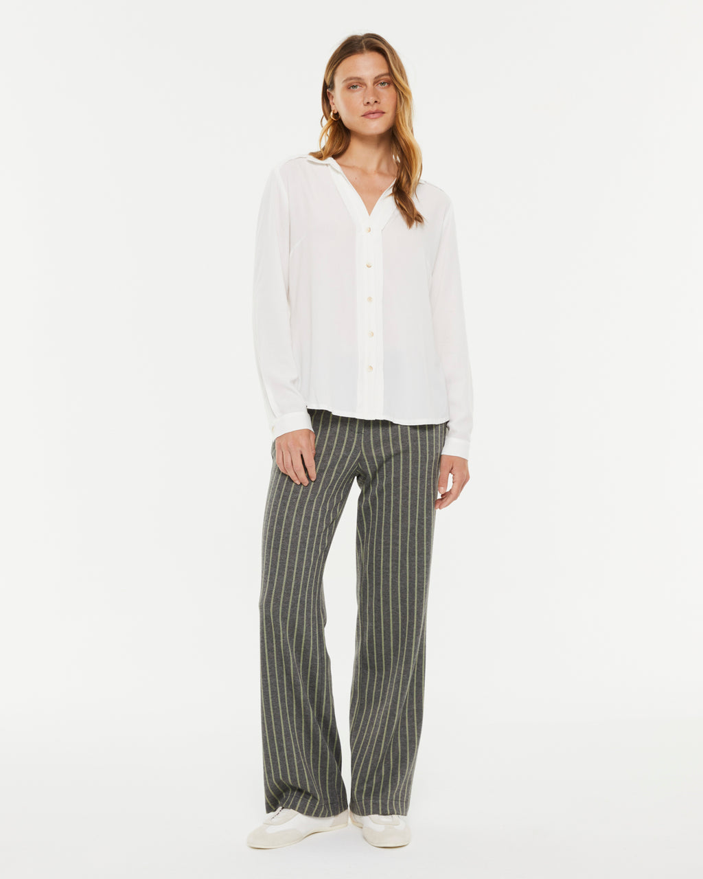 Camisa de mujer cuello camisero y manga larga