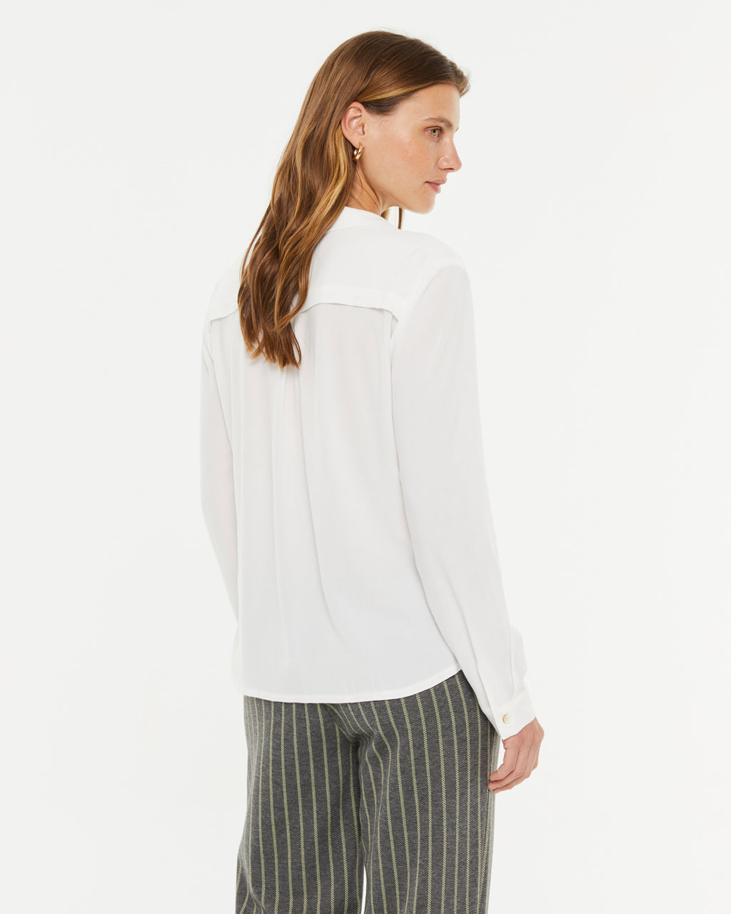 Camisa de mujer cuello camisero y manga larga