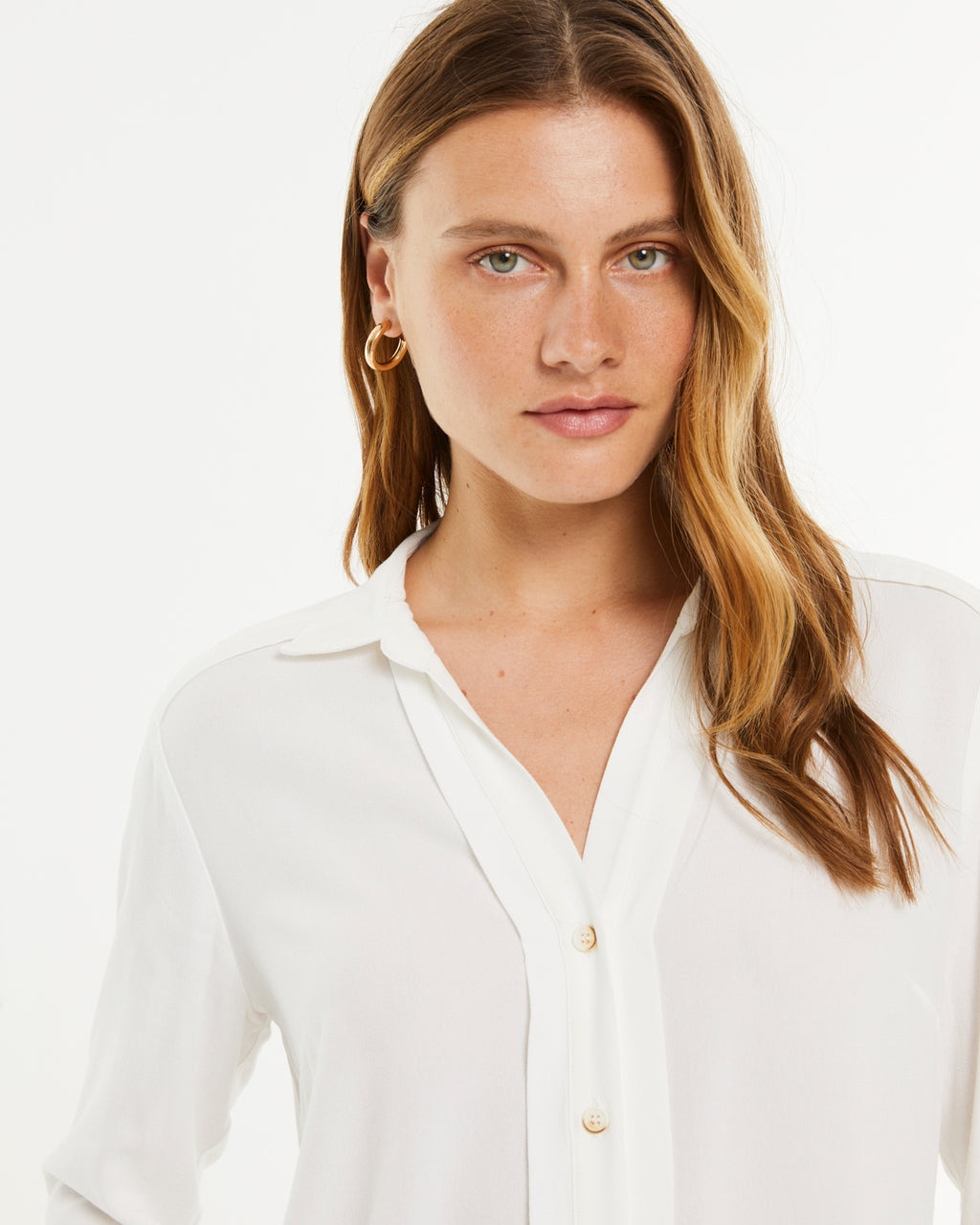 Camisa de mujer cuello camisero y manga larga