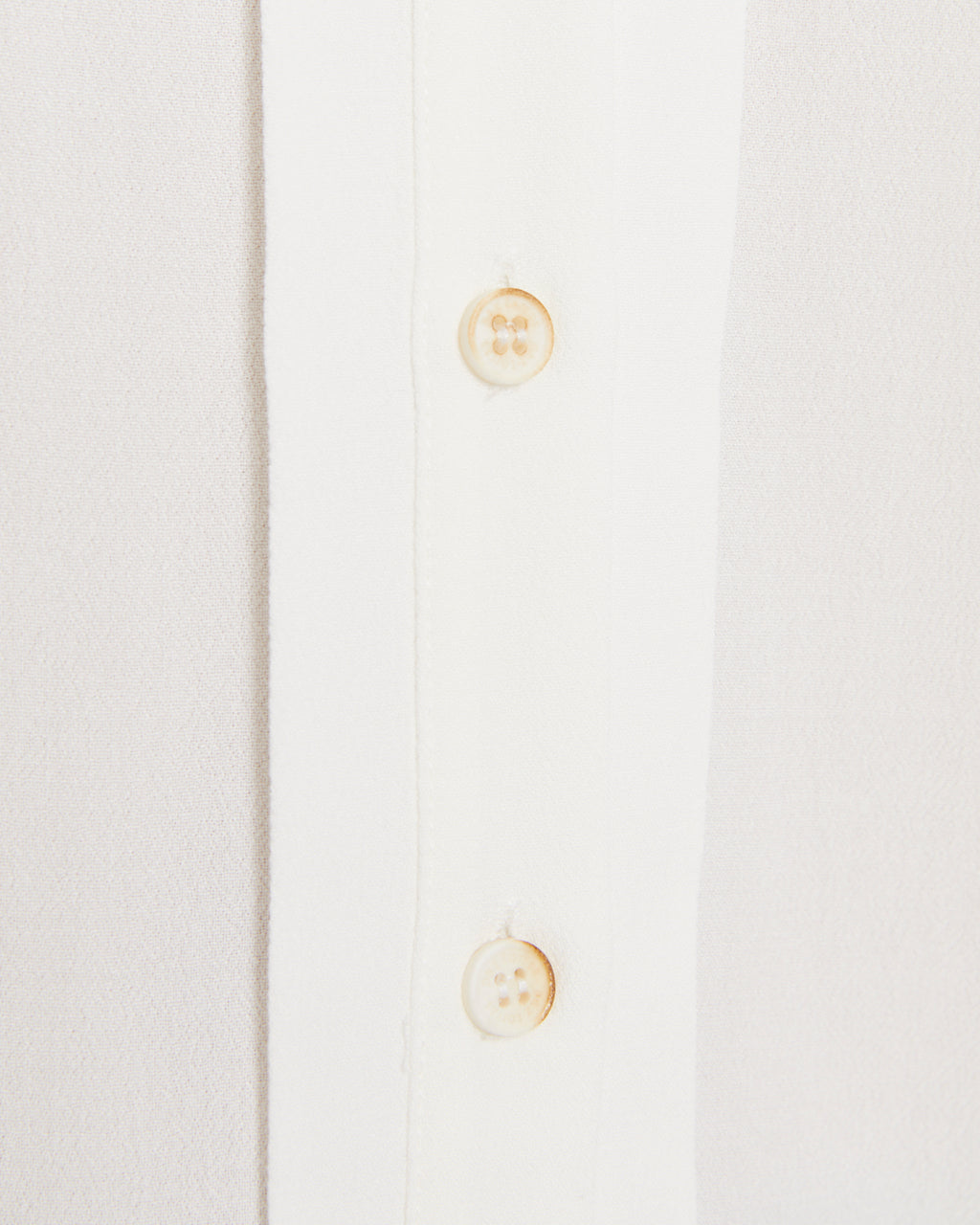 Camisa de mujer cuello camisero y manga larga