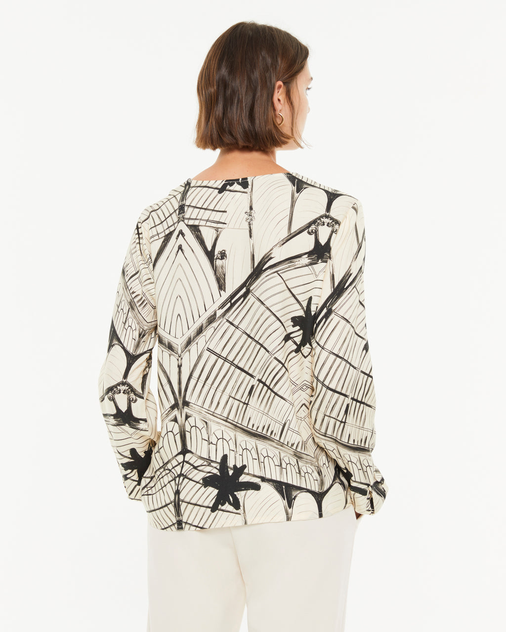 Blusa de mujer estampada cuello pico manga larga