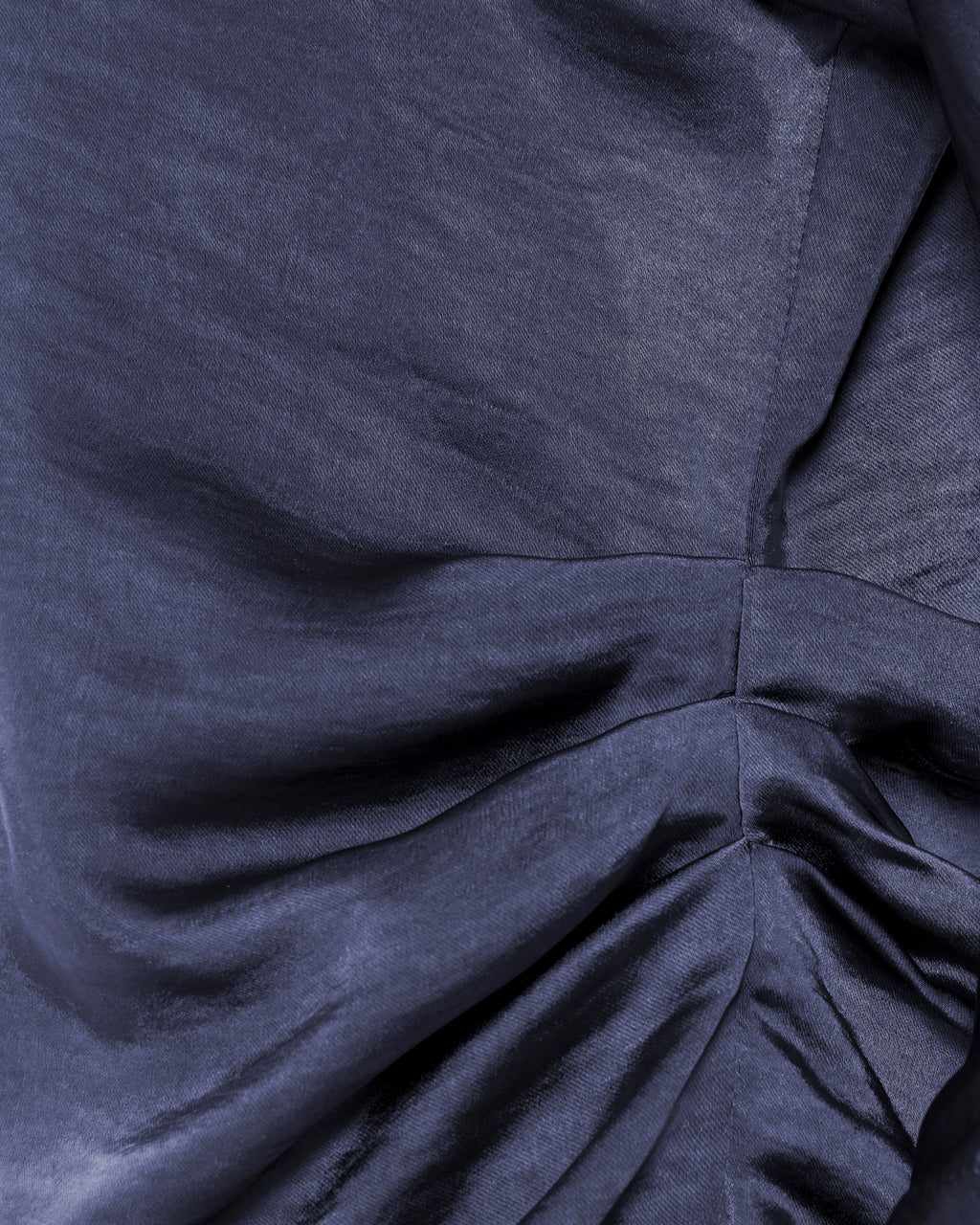 Blusa de mujer satinada  manga francesa y escote redondo