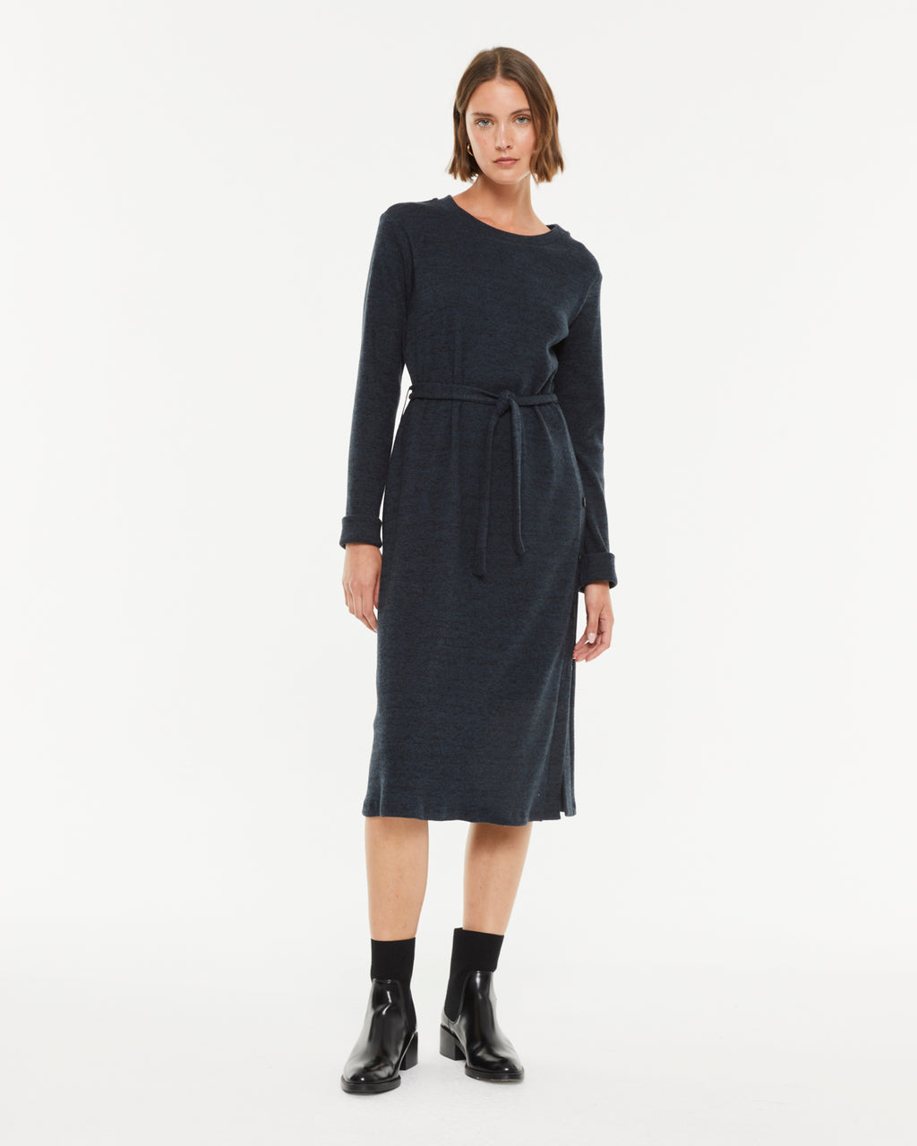 Vestido de punto manga larga cuello redondo y cinturón