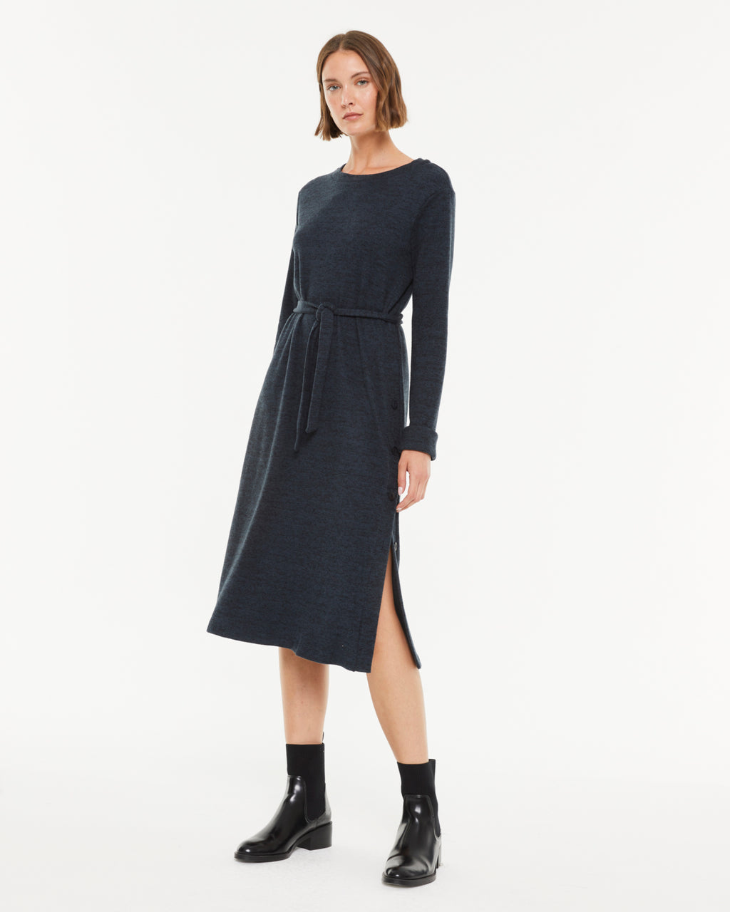 Vestido de punto manga larga cuello redondo y cinturón