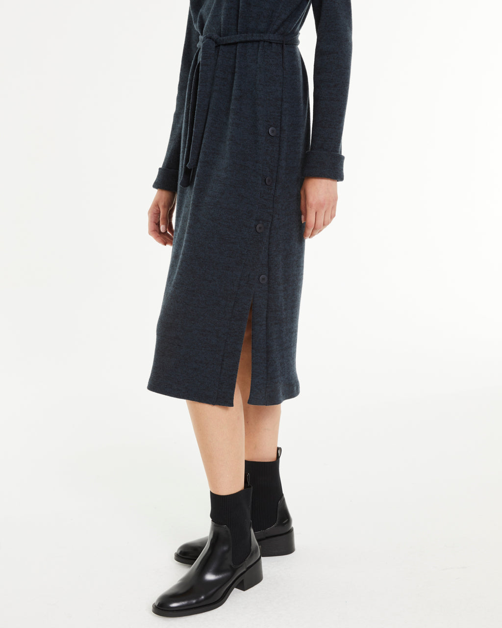 Vestido de punto manga larga cuello redondo y cinturón