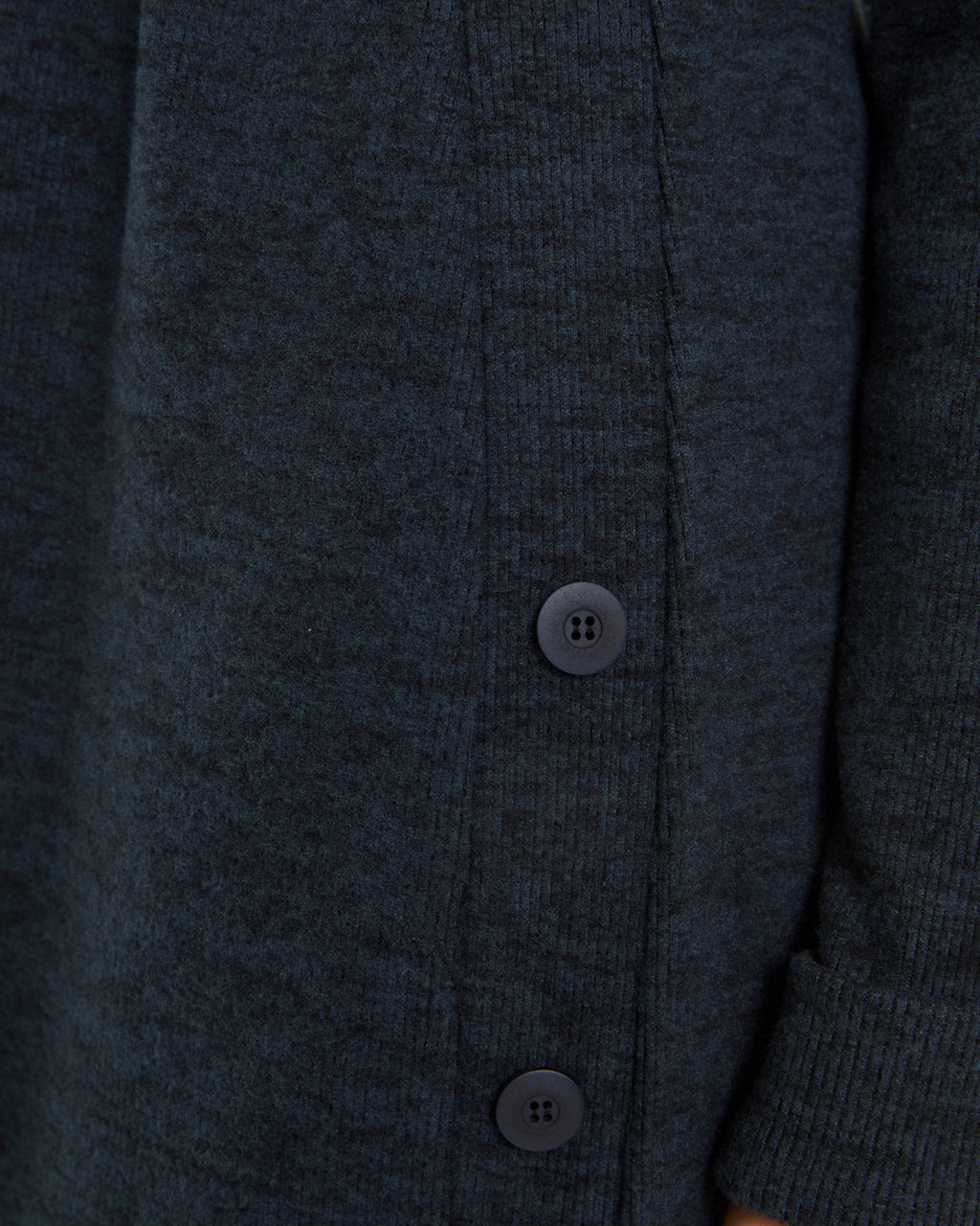 Vestido de punto manga larga cuello redondo y cinturón