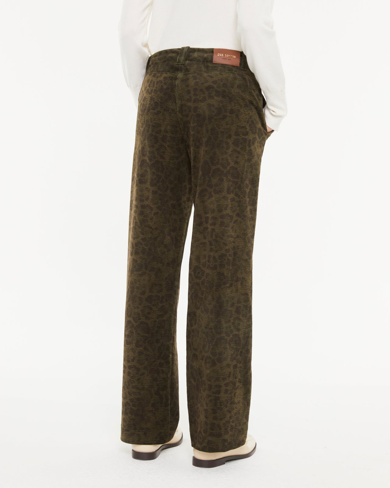 Pantalón recto de mujer de pana estampada animal print