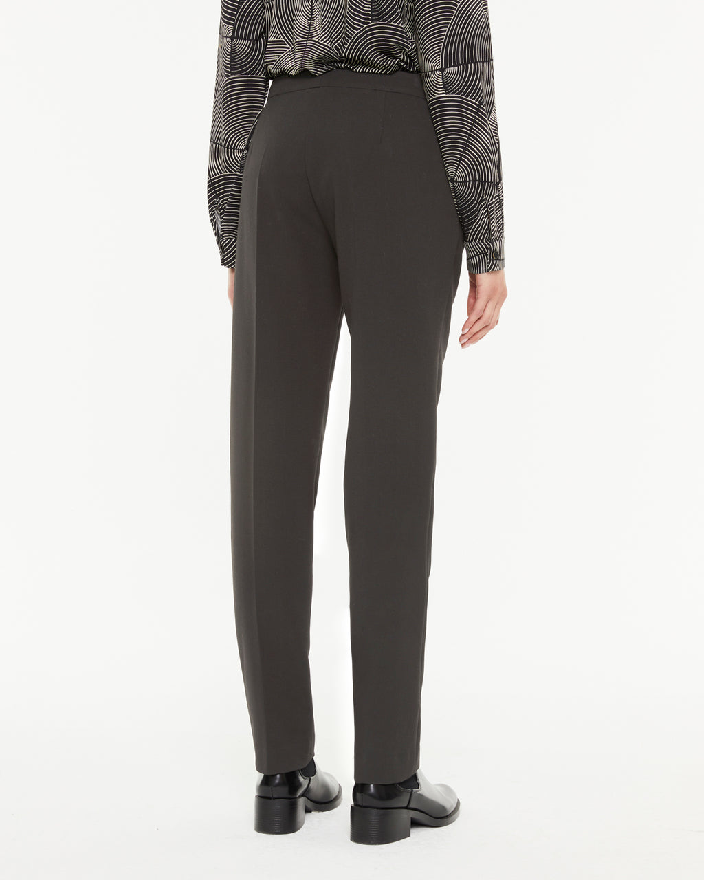 Pantalon droit pour femme avec poches zippées