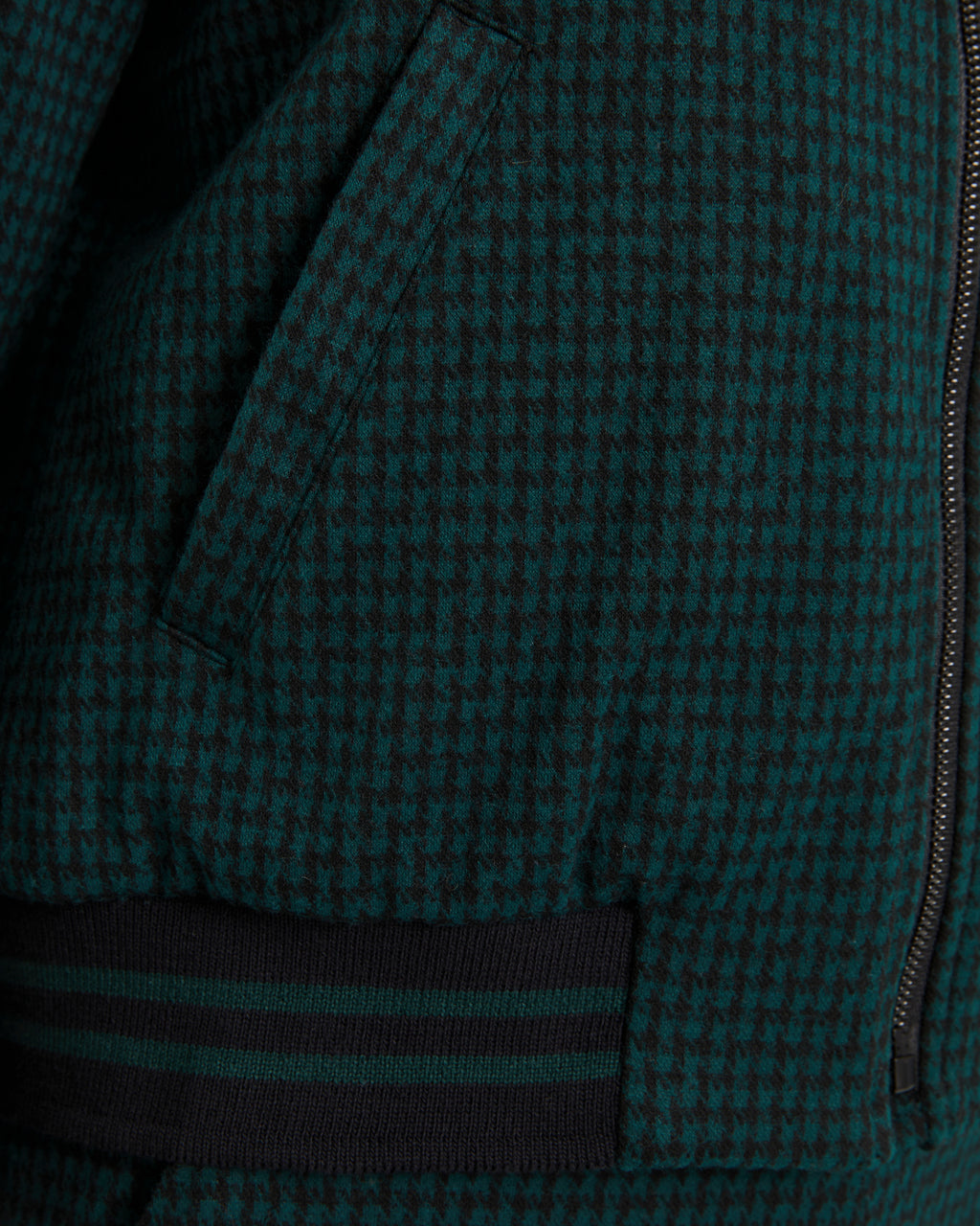 Chaqueta de mujer tipo bomber en punto estampado