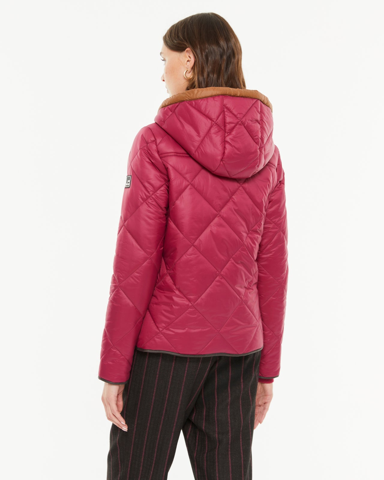 Plumífero de mujer con capucha desmontable y bolsillos