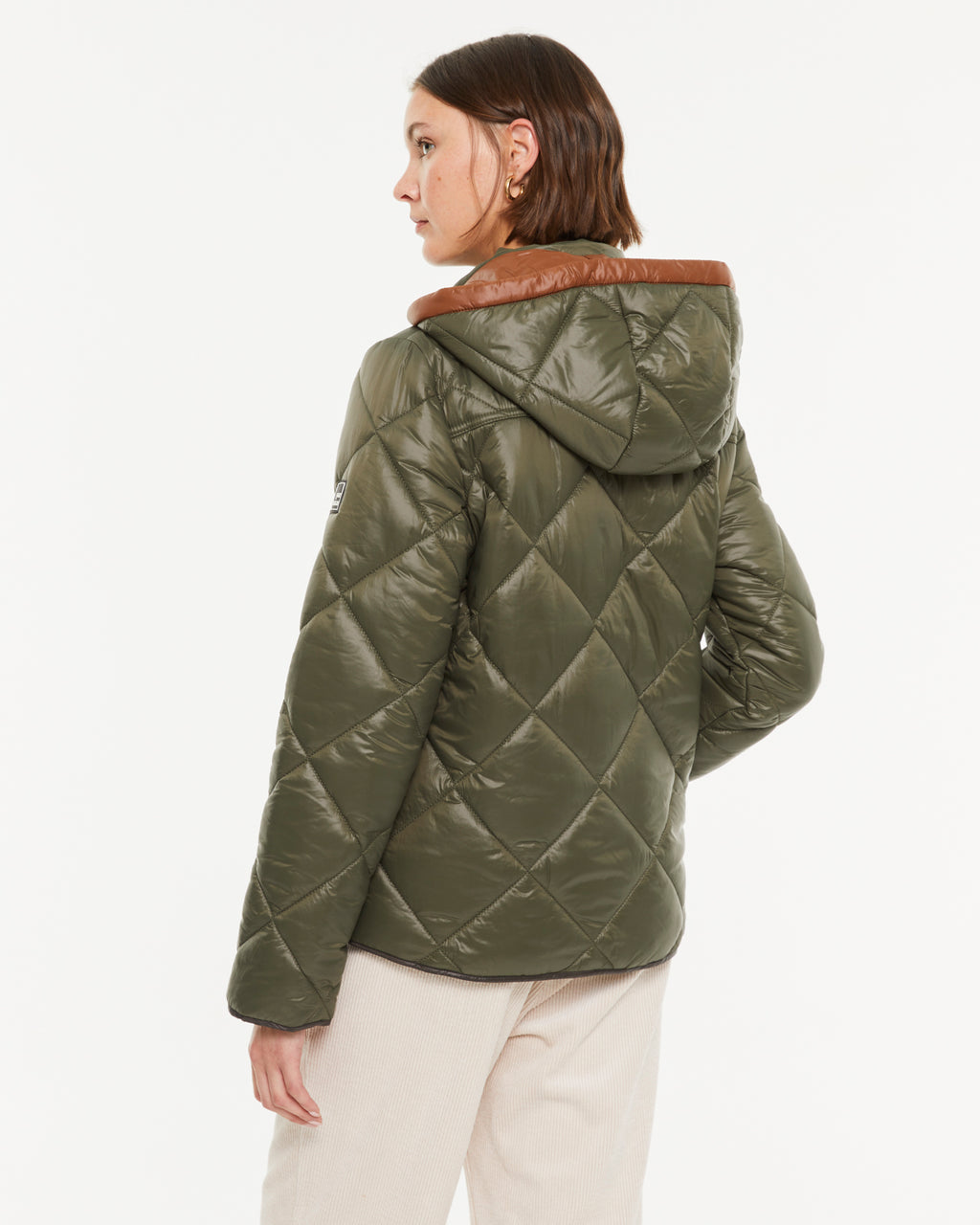 Plumífero de mujer con capucha desmontable y bolsillos