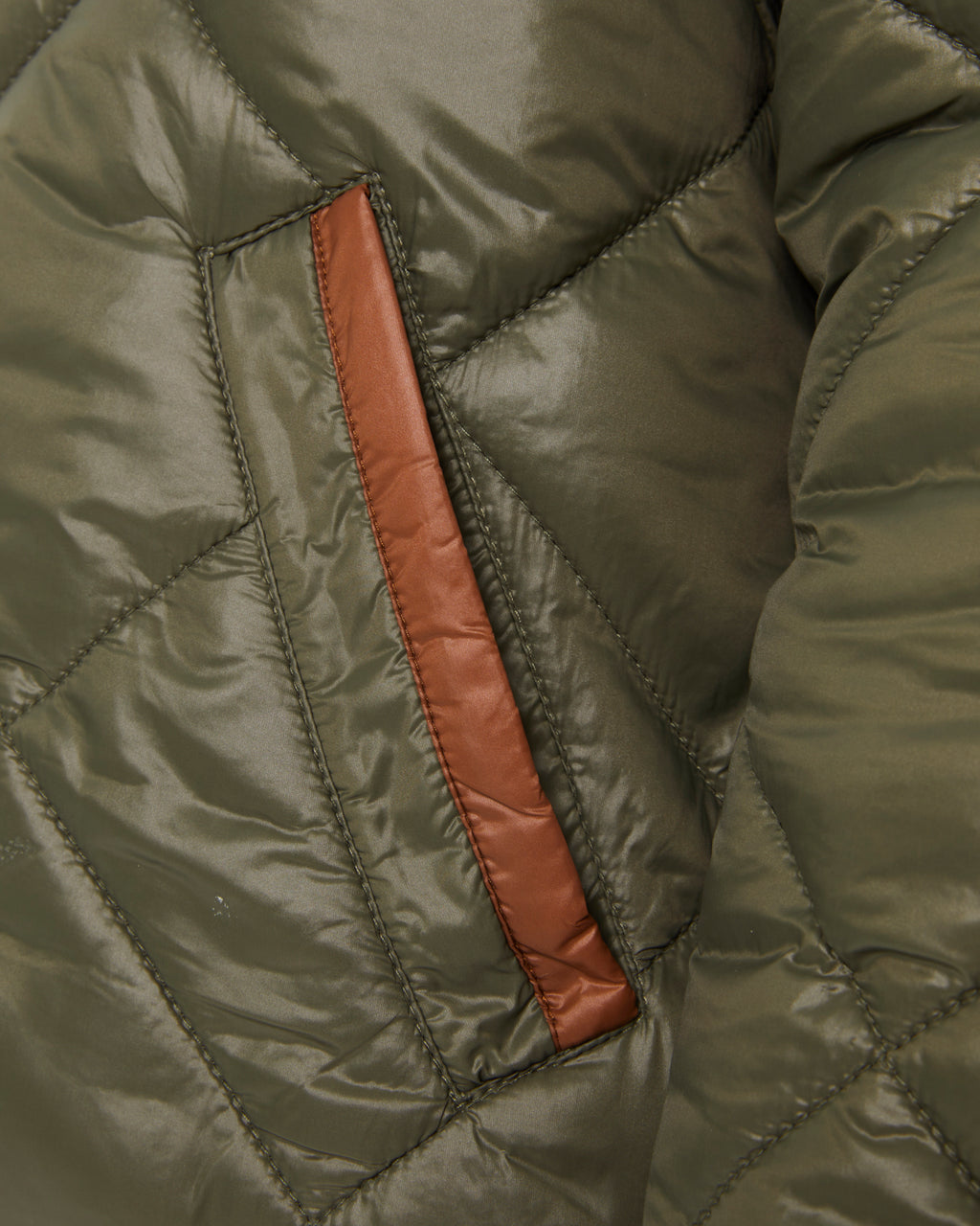 Plumífero de mujer con capucha desmontable y bolsillos