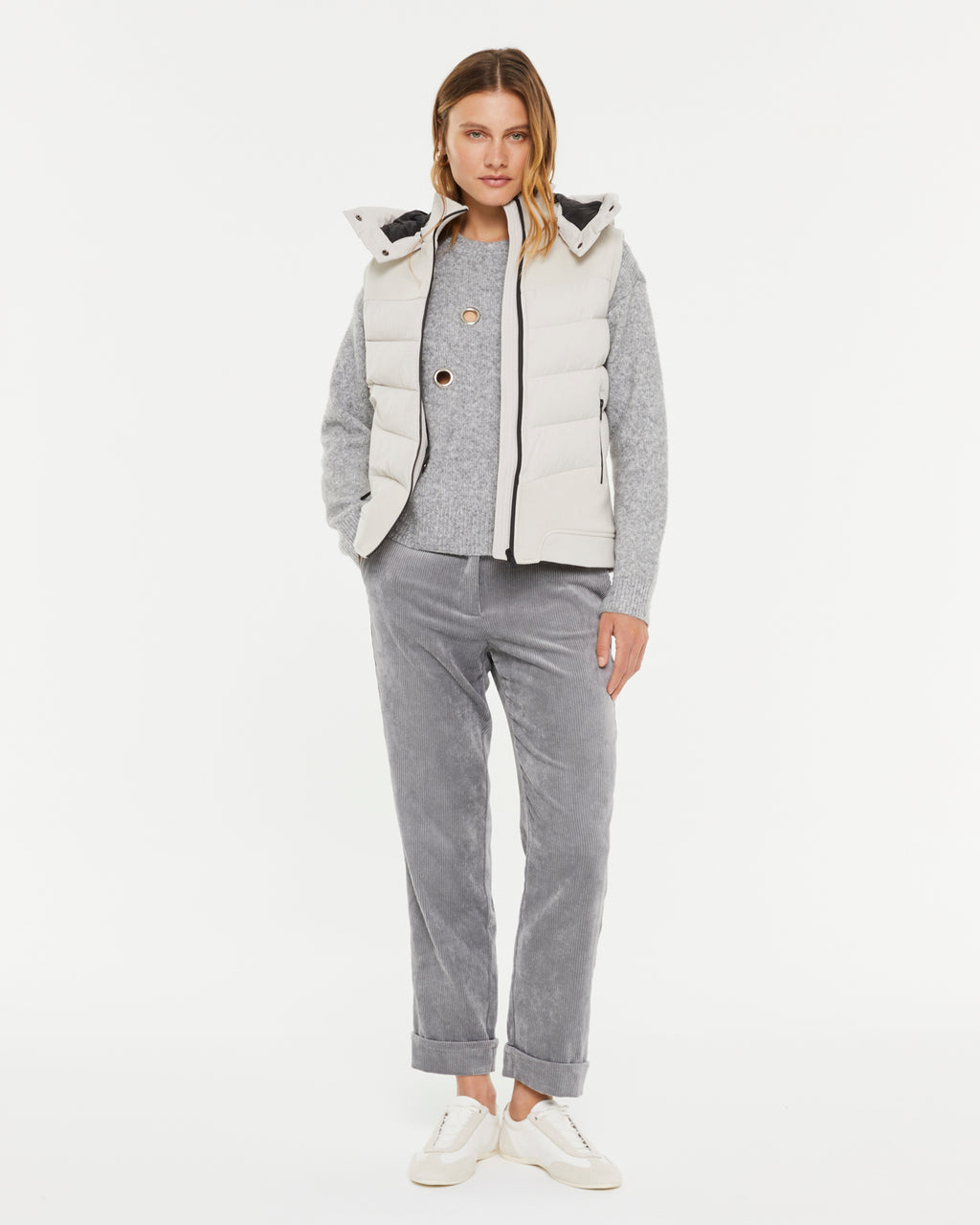 Chaleco corto de mujer acolchado con capucha