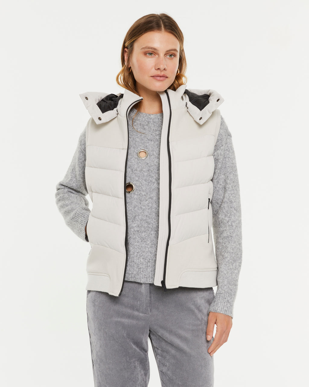 Chaleco corto de mujer acolchado con capucha