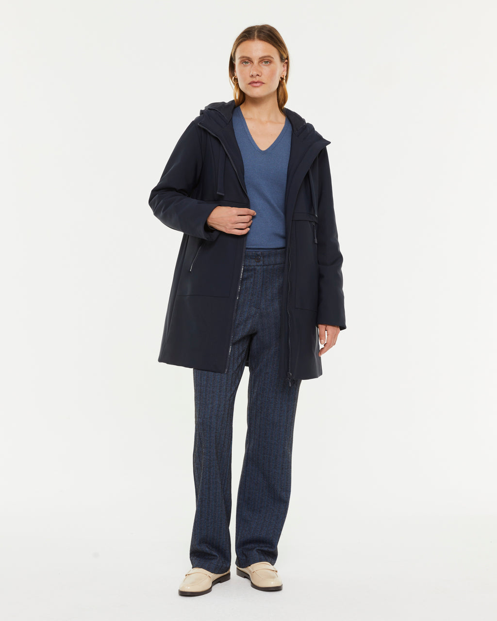 Parka larga de mujer con capucha y cremalleras