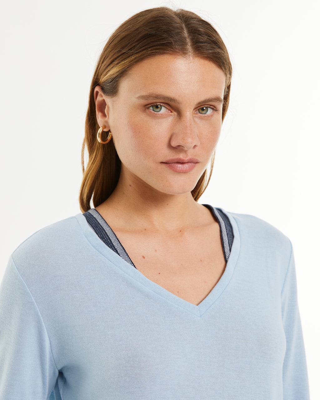 Camiseta de mujer escote pico manga larga