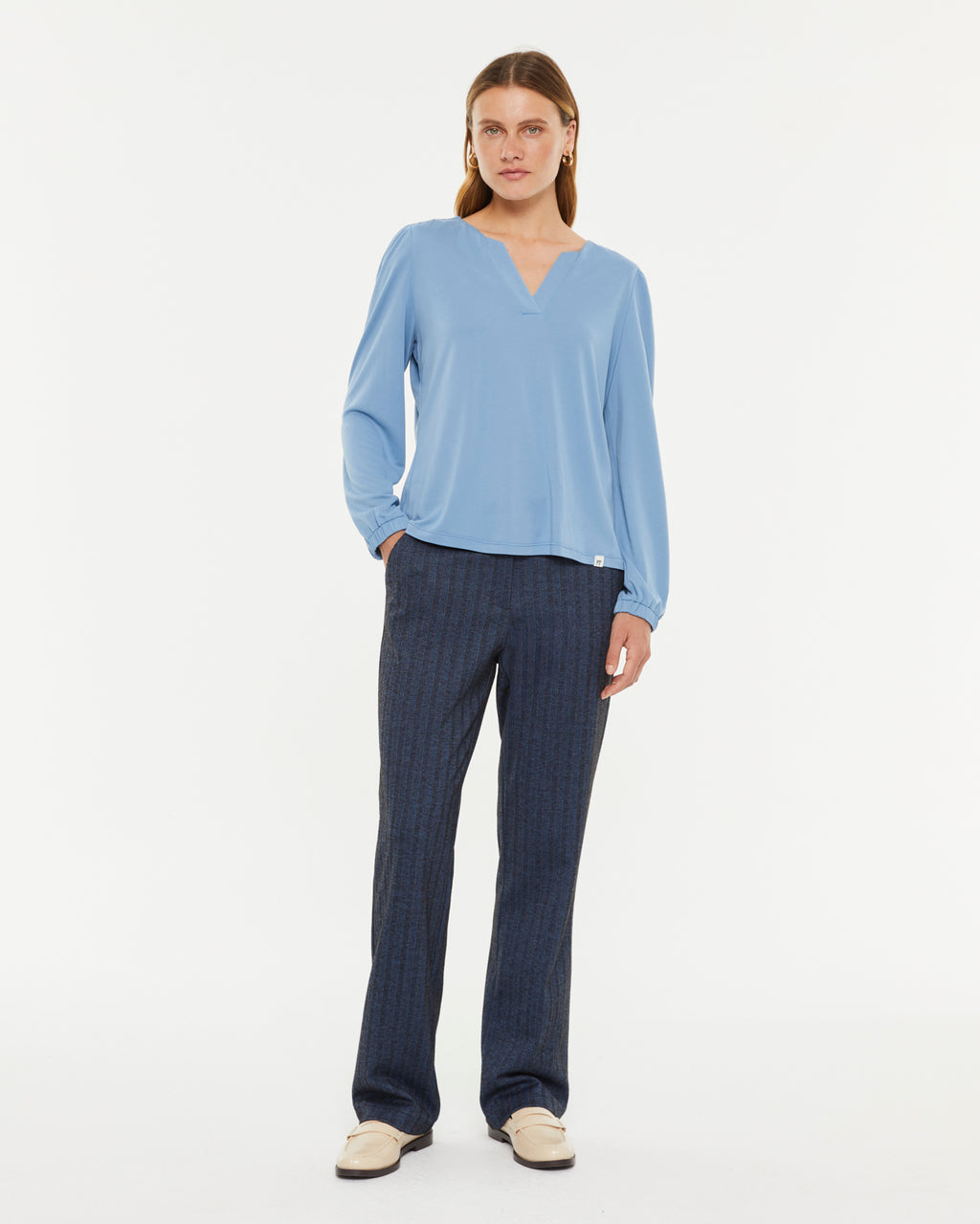 Camiseta de mujer escote pico manga larga