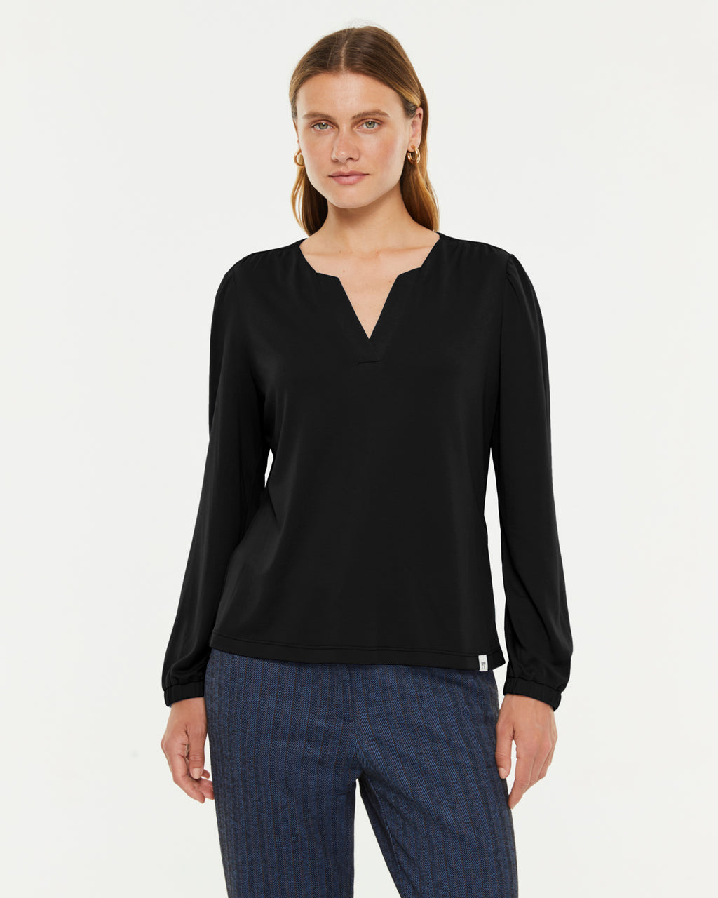 Camiseta de mujer escote pico manga larga