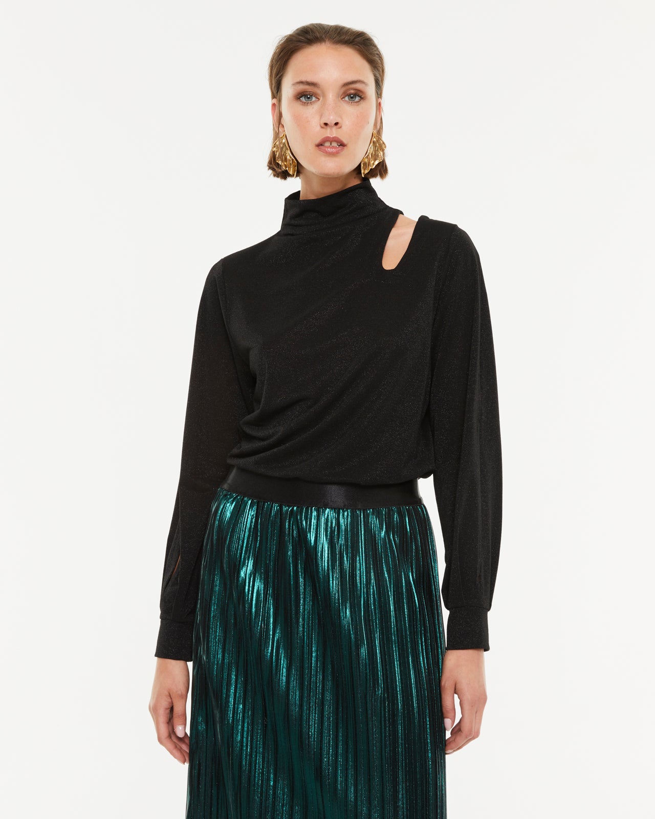 Women's fancy knit T-shirt with long sleeves and a Perkins collar