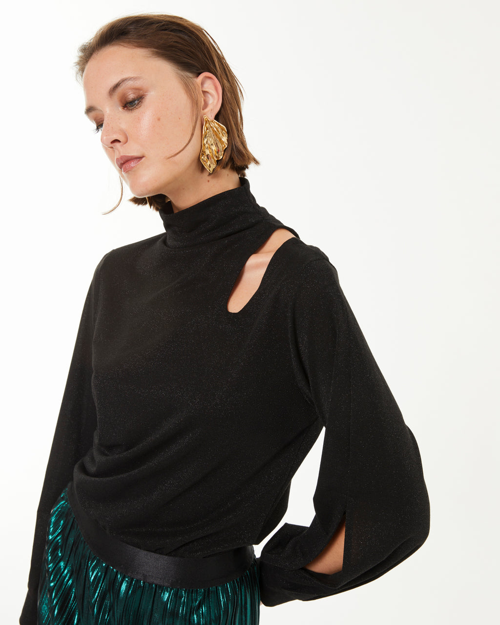 Women's fancy knit T-shirt with long sleeves and a Perkins collar