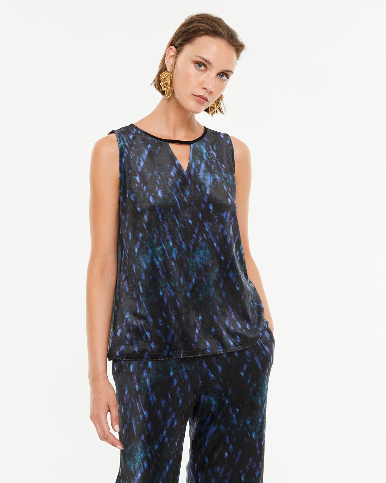 Women's sleeveless printed velvet top