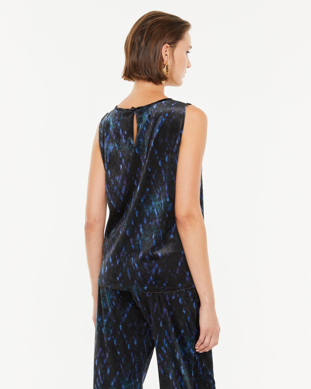 Women's sleeveless printed velvet top