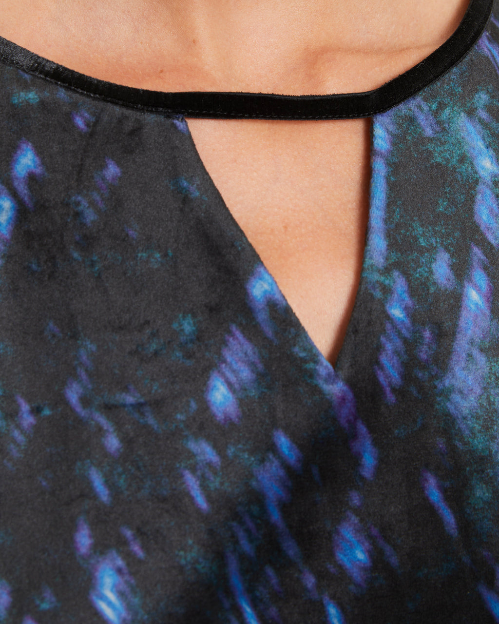 Women's sleeveless printed velvet top