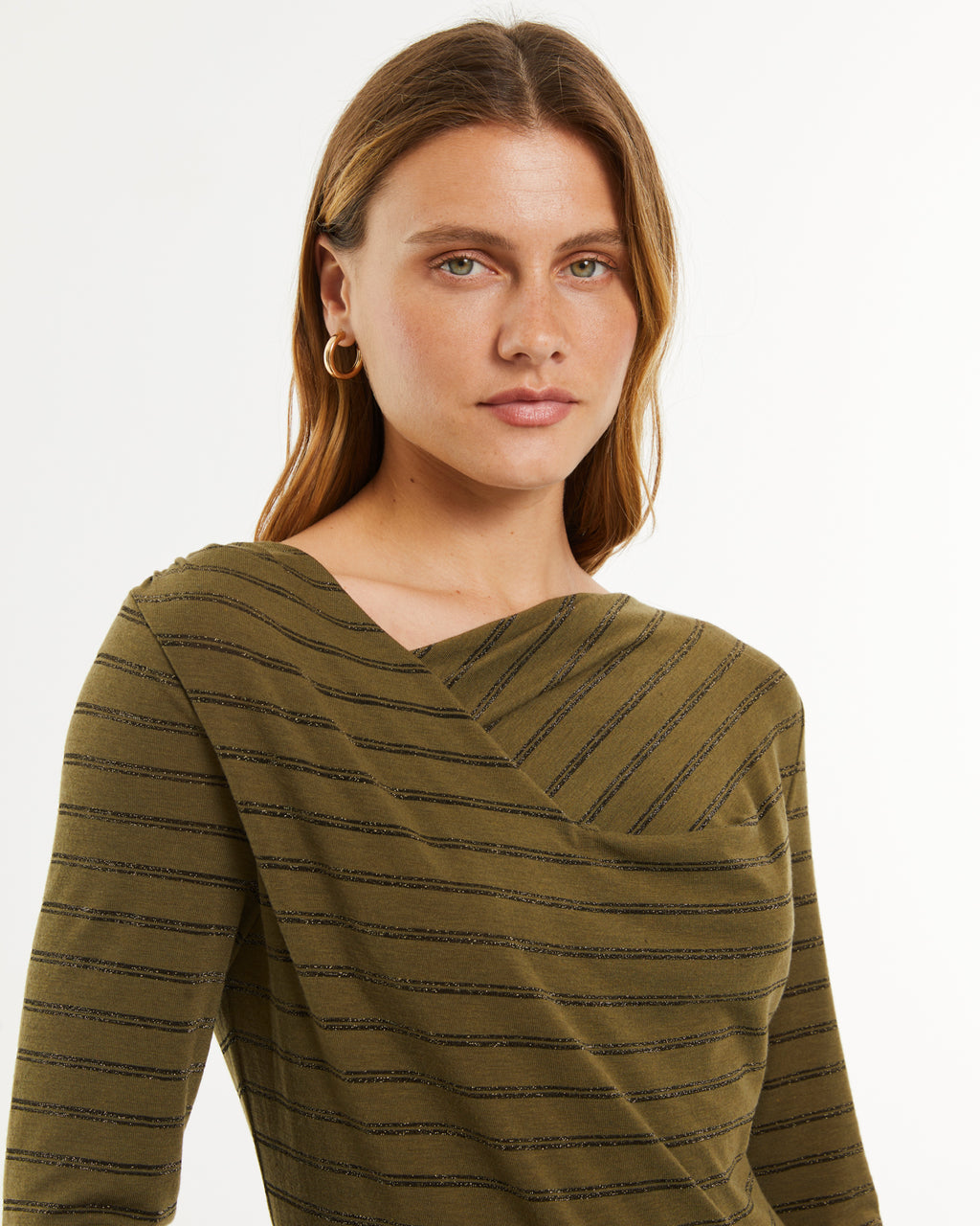 Camiseta de mujer estampado rayas lurex escote asimétrico