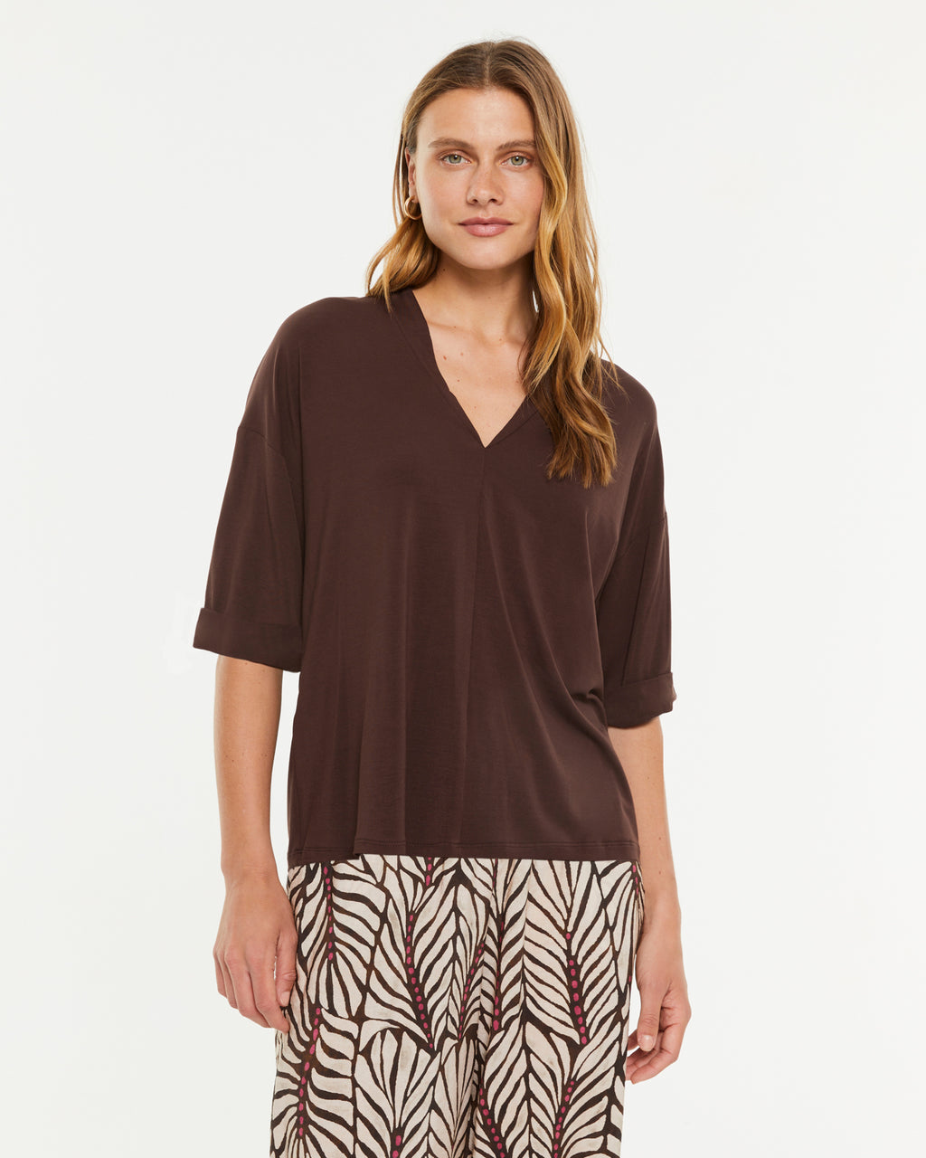 T-shirt à manches courtes et col en V pour femme