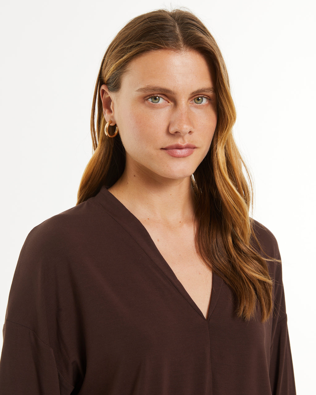 T-shirt à manches courtes et col en V pour femme