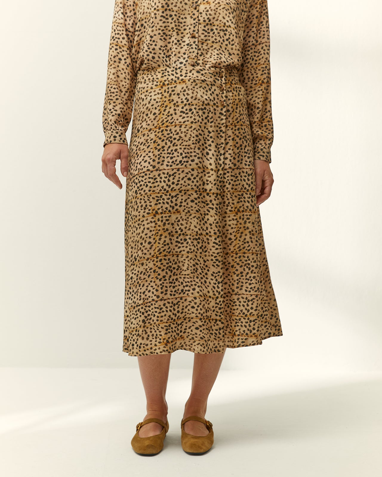 Falda midi estampada animal print cintura elástica
