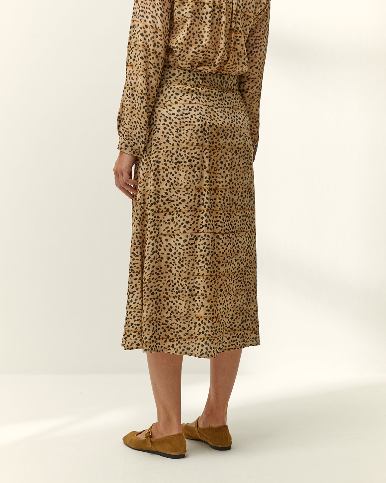 Falda midi estampada animal print cintura elástica
