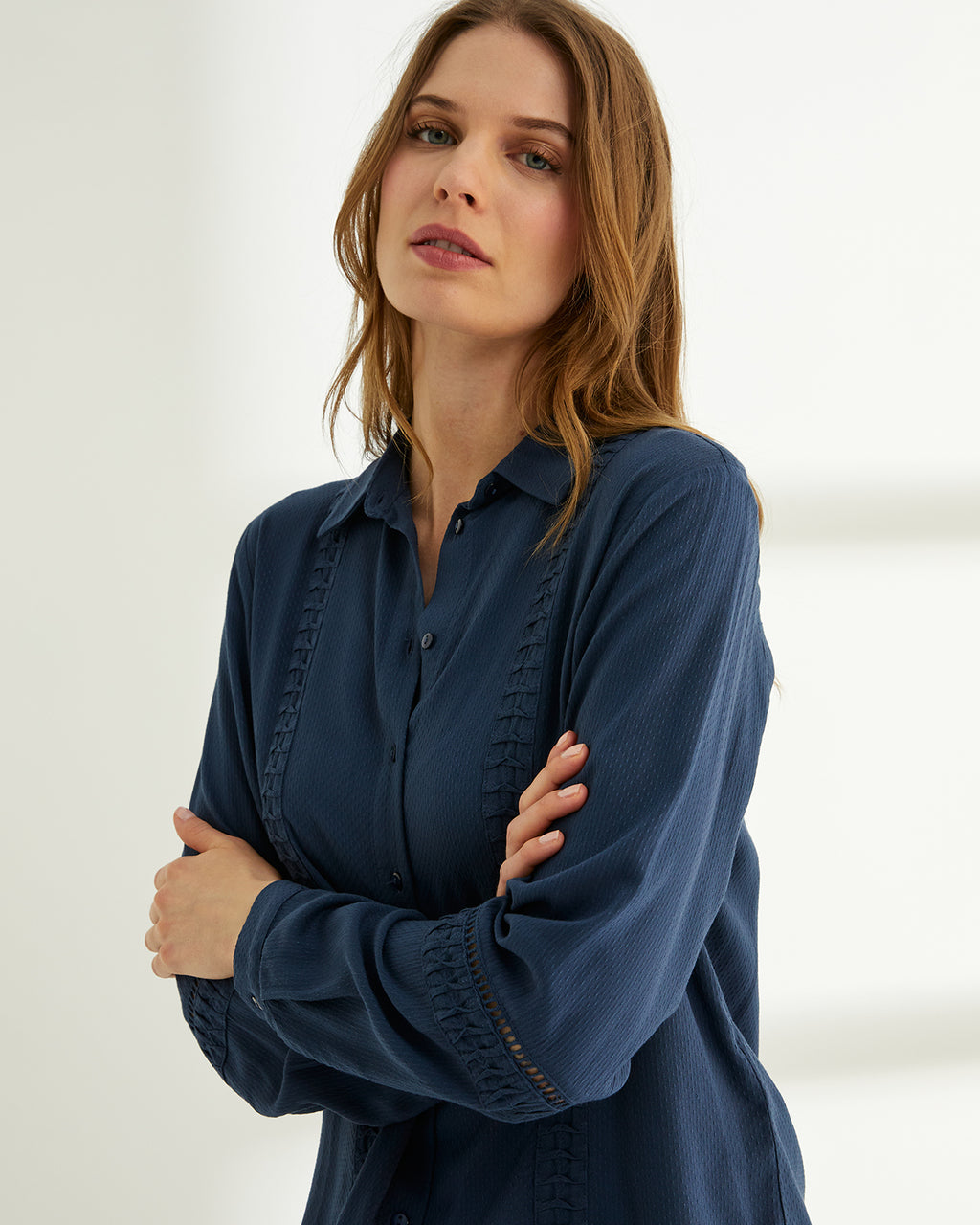 Camisa de mujer cuello camisero manga larga