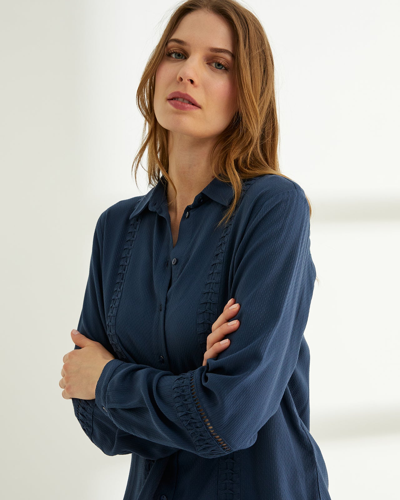 Camisa de mujer cuello camisero manga larga