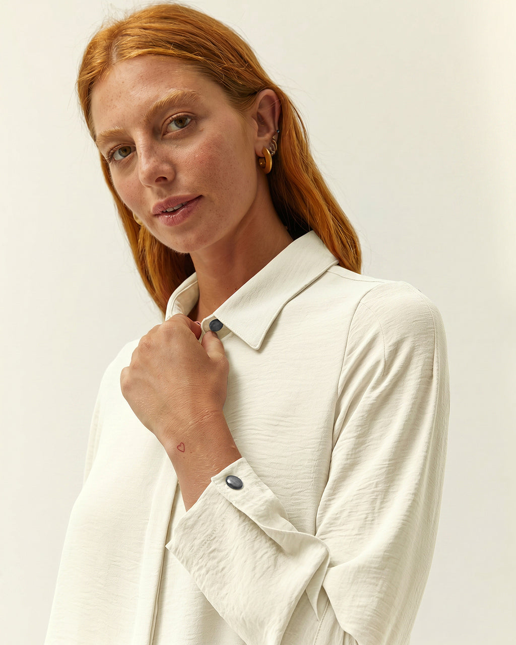 Camisa de mujer cuello camisero manga larga