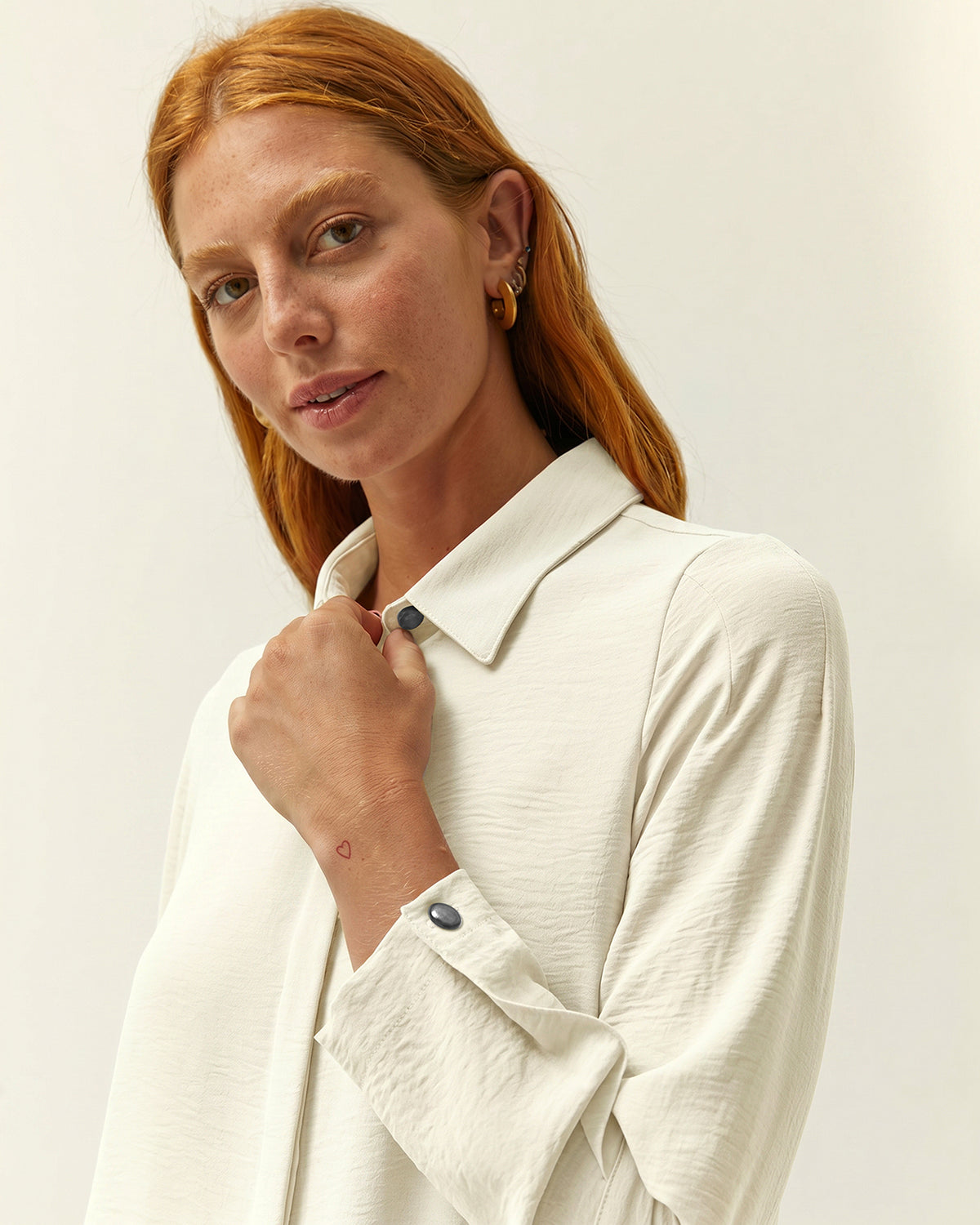 Camisa de mujer cuello camisero manga larga