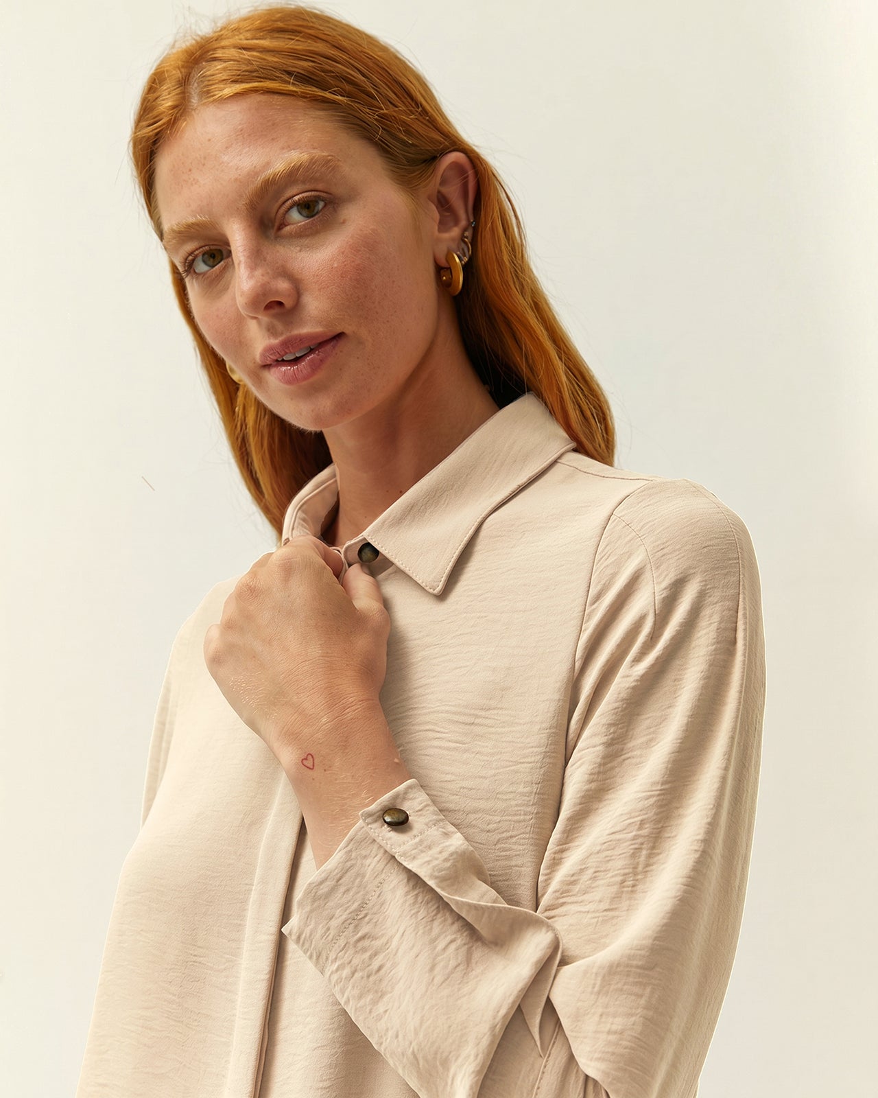 Camisa de mujer cuello camisero manga larga