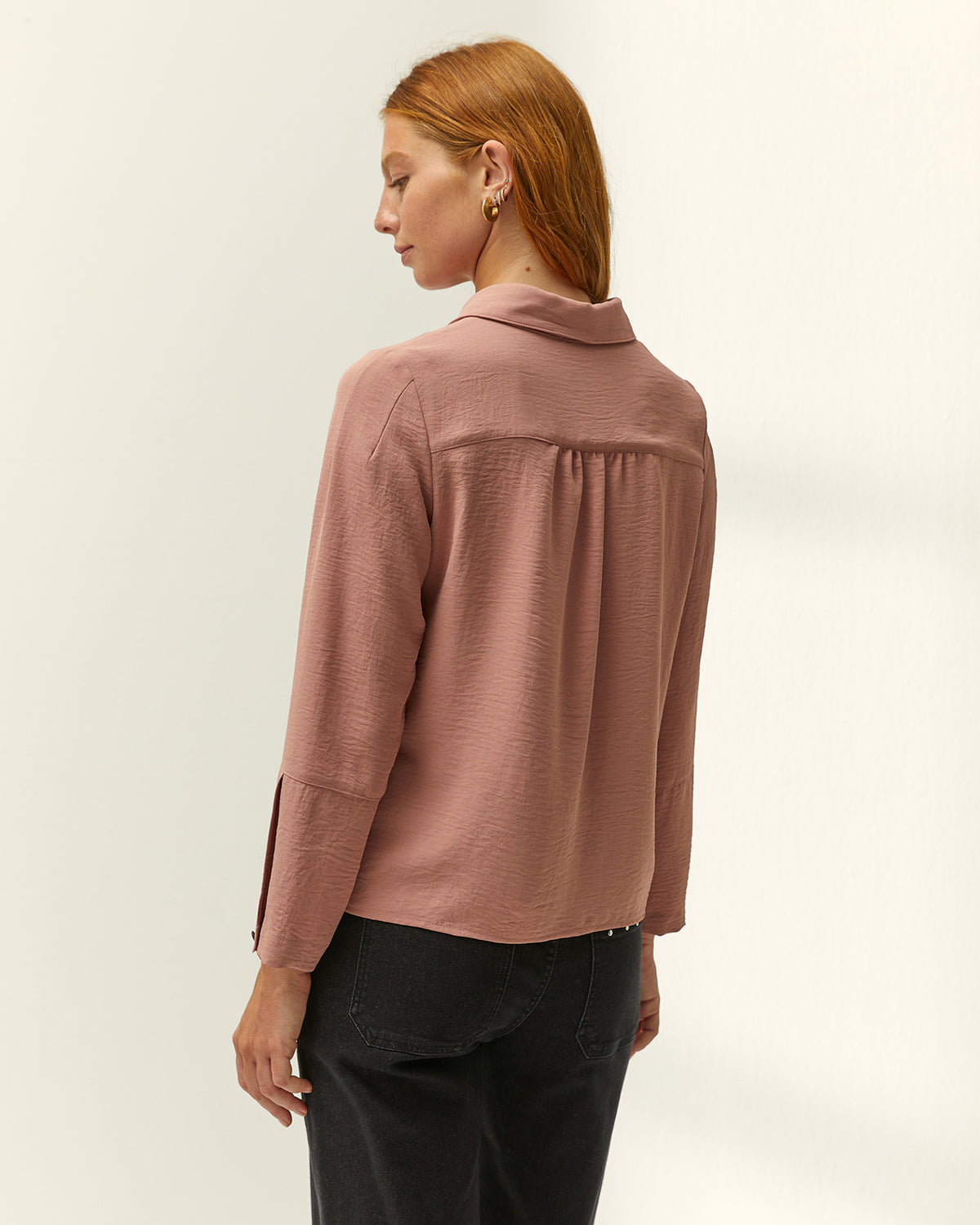 Camisa de mujer cuello camisero manga larga