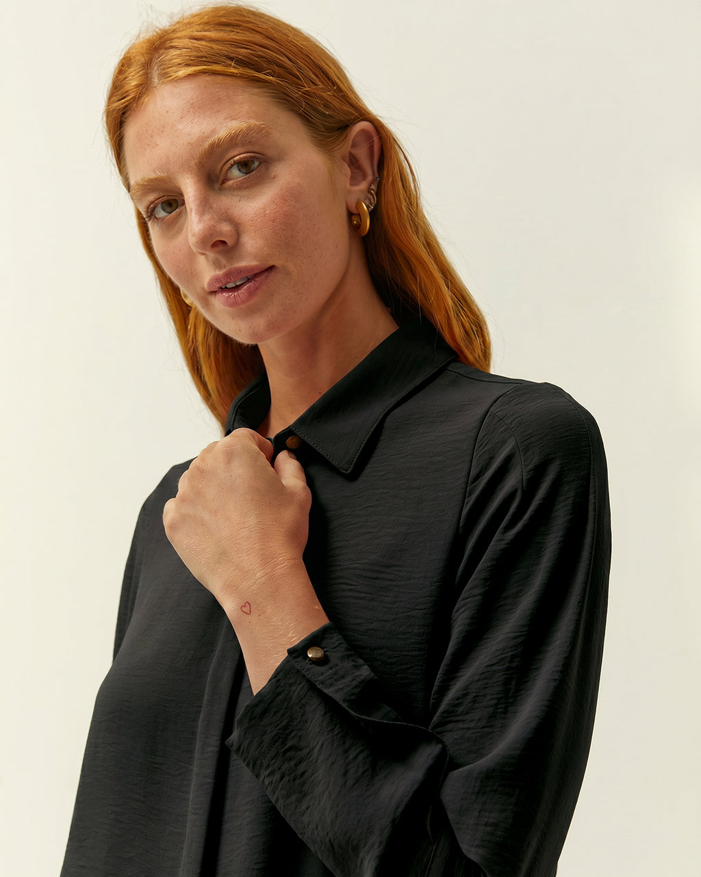 Camisa de mujer cuello camisero manga larga