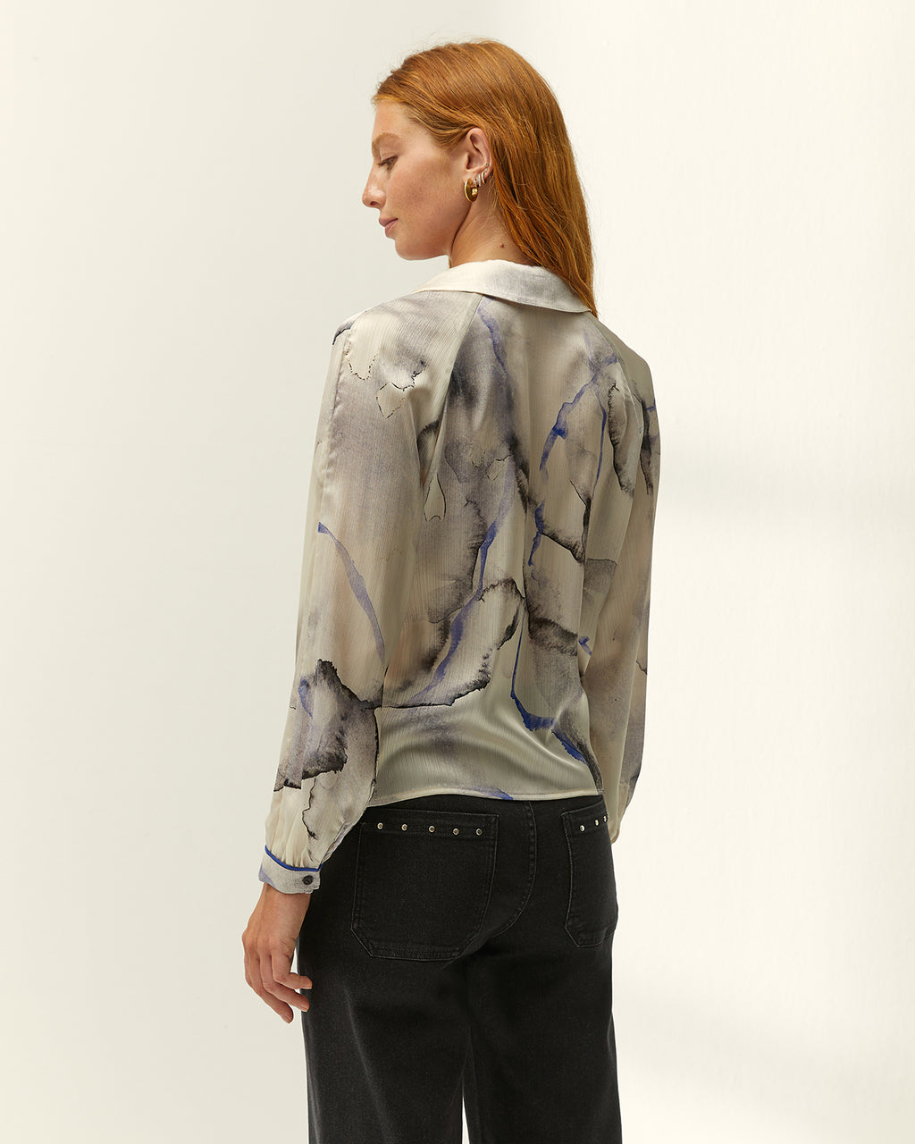 Camisa de mujer estampada escote en pico
