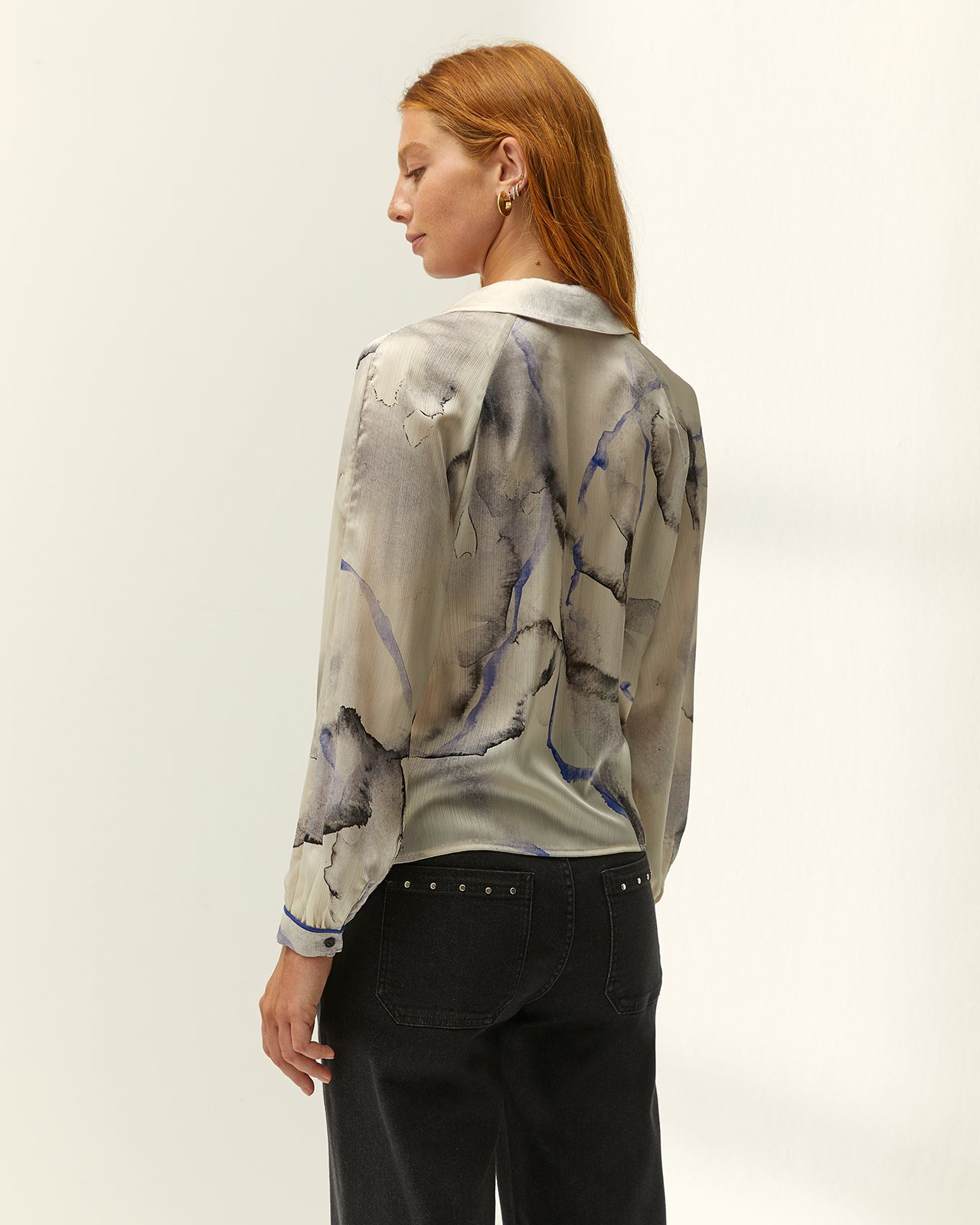 Camisa de mujer estampada escote en pico