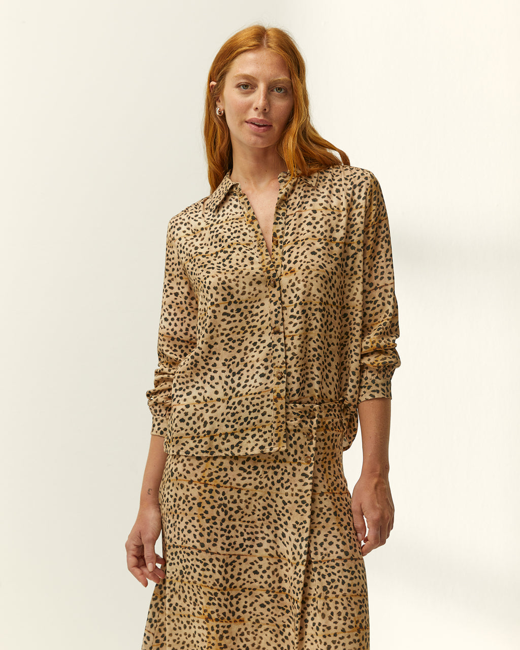 Camisa de mujer estampada animal print