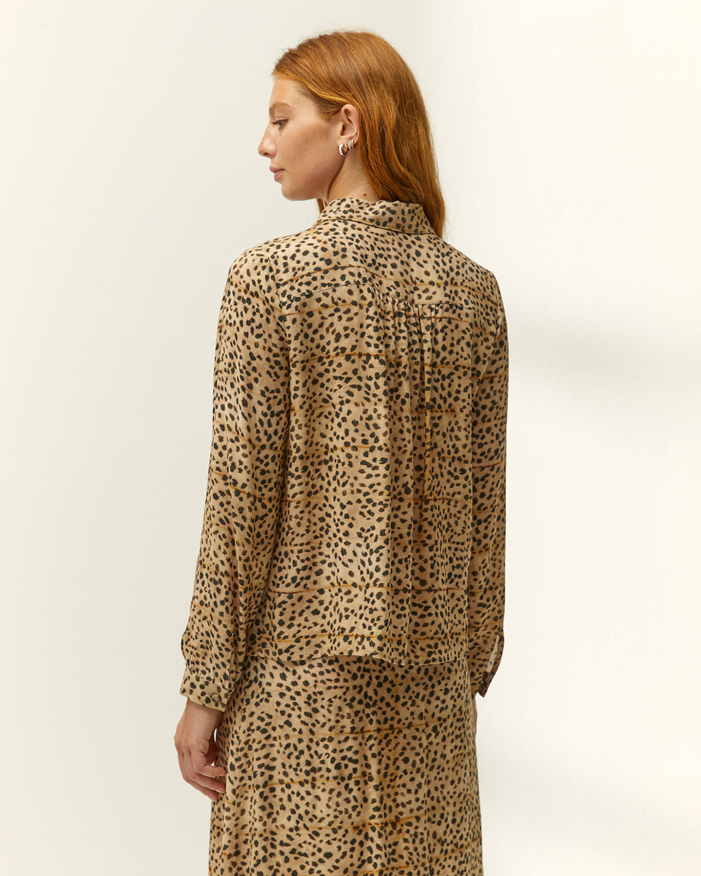 Camisa de mujer estampada animal print