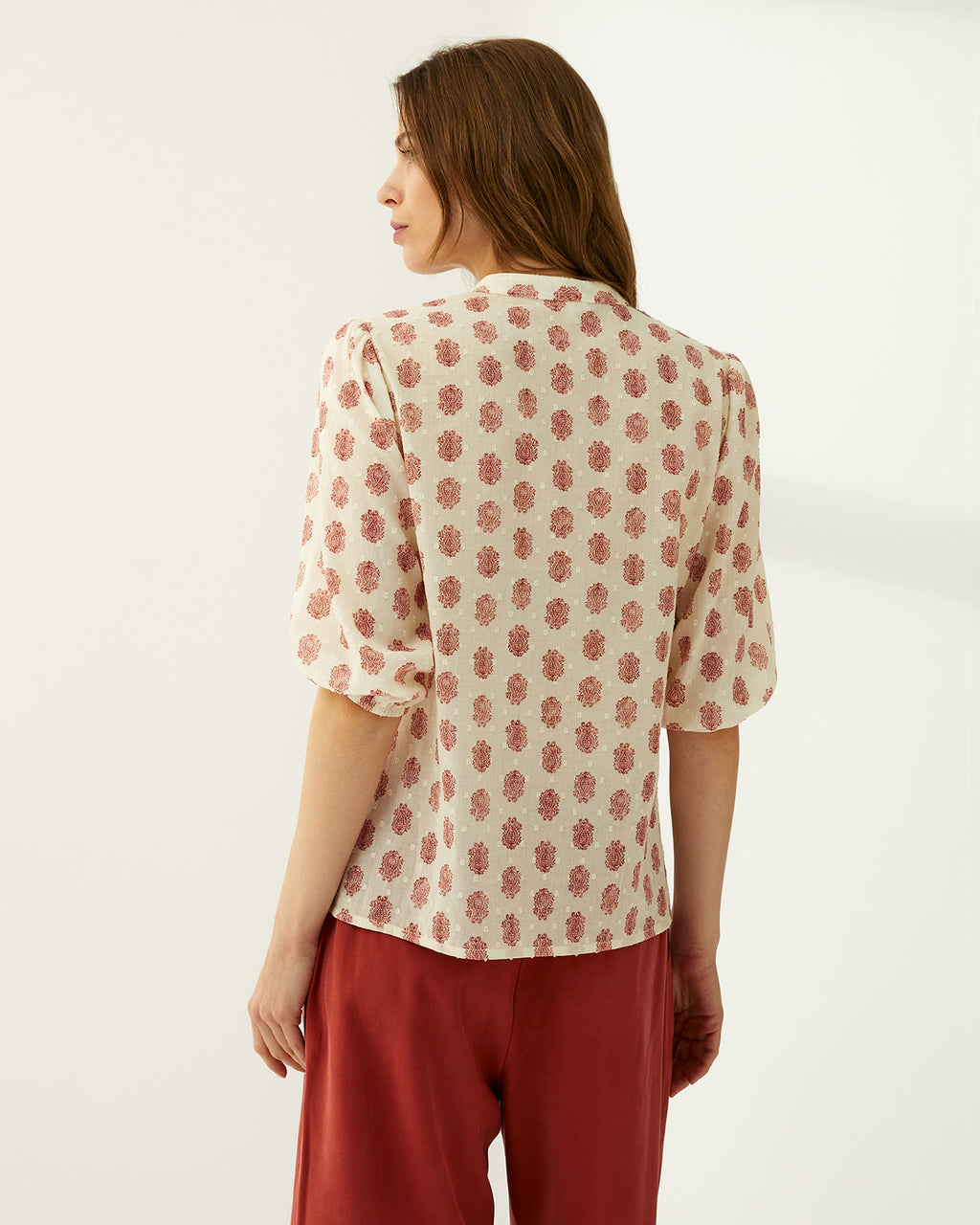 Blusa de mujer cuello mao manga francesa