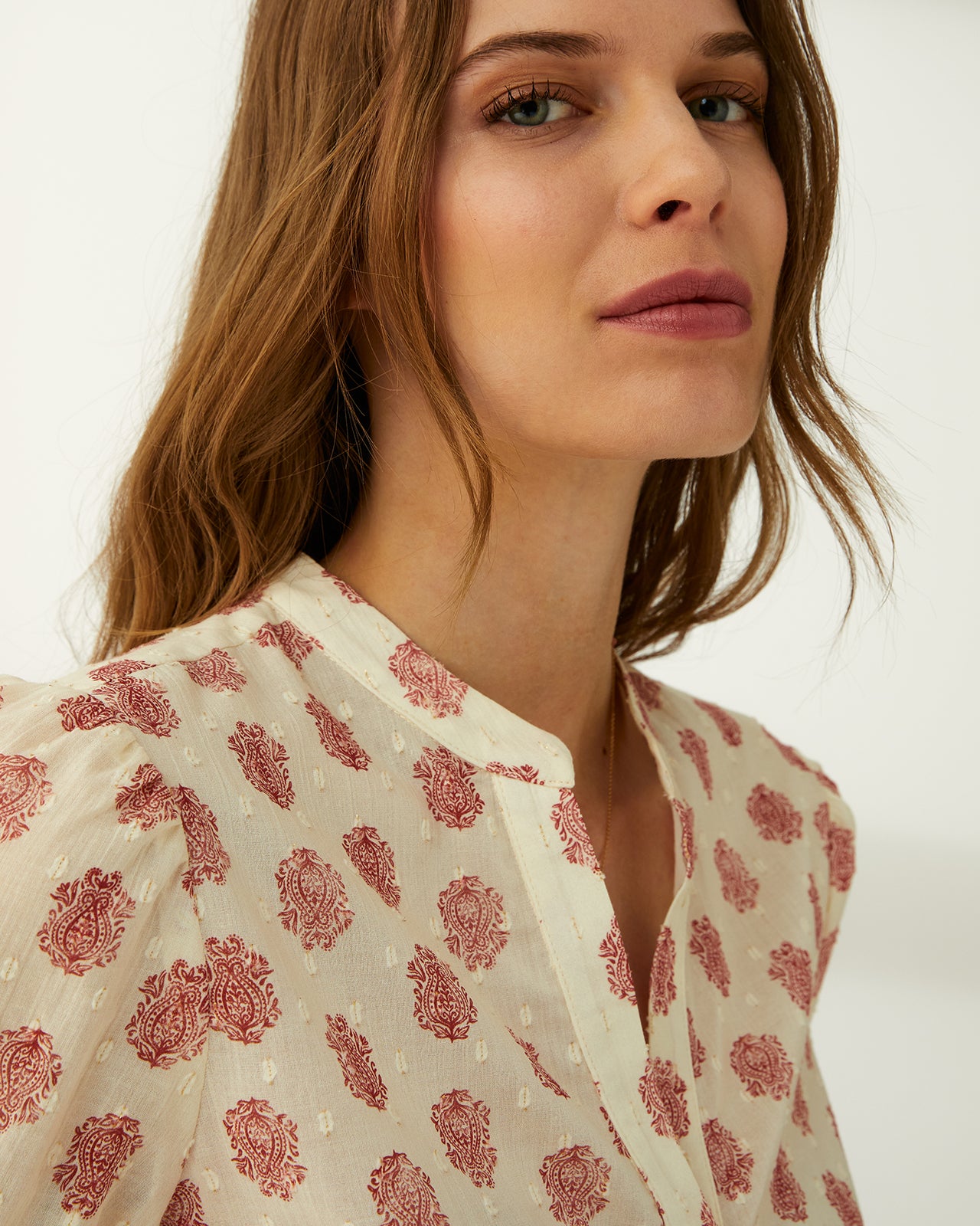 Blusa de mujer cuello mao manga francesa