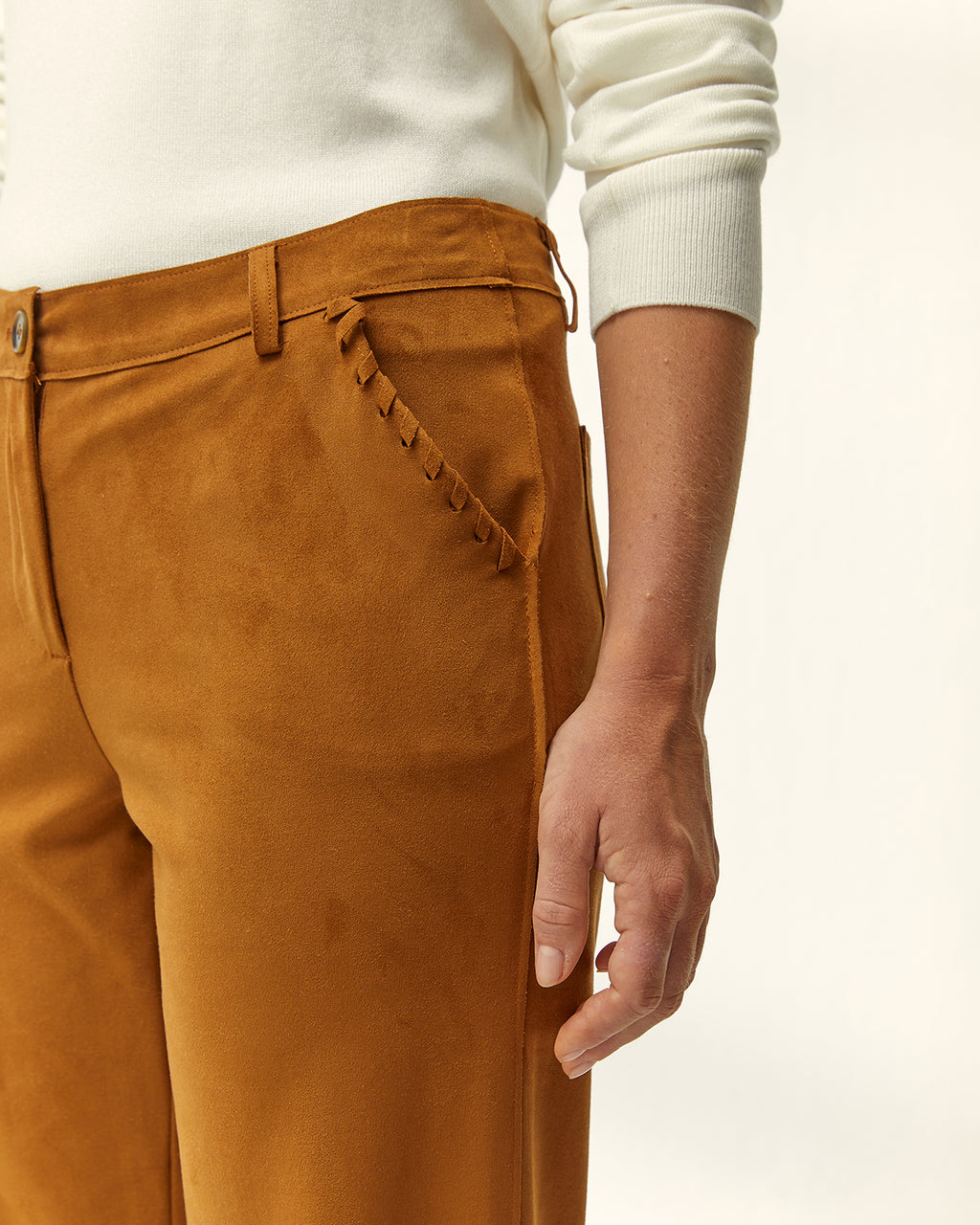 Pantalón recto de mujer efecto ante