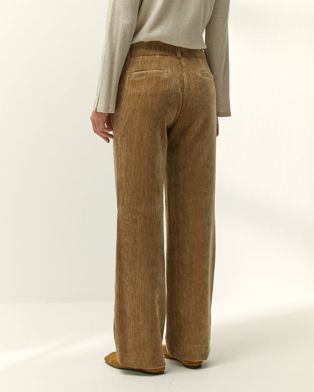 Pantalón recto de mujer efecto ante