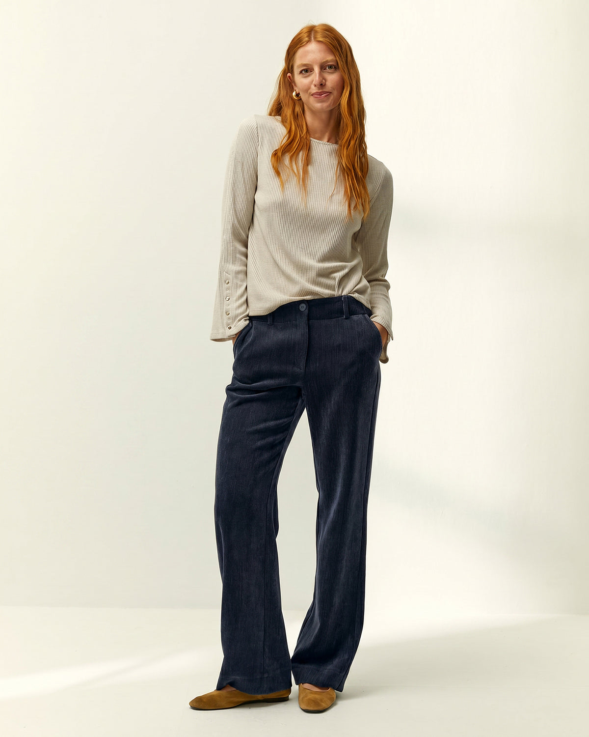 Pantalón recto de mujer efecto ante