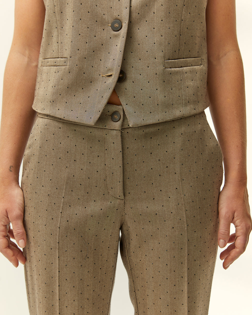Pantalón tobillero de mujer tejido con strass